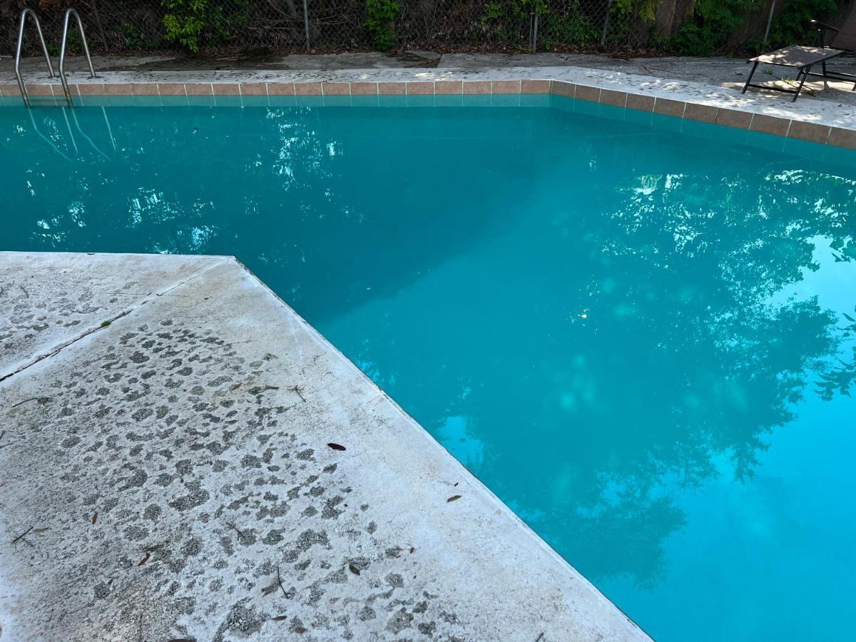 Pool Home Sleeps 6 With Large Fenced Yard Джаксънвил Екстериор снимка